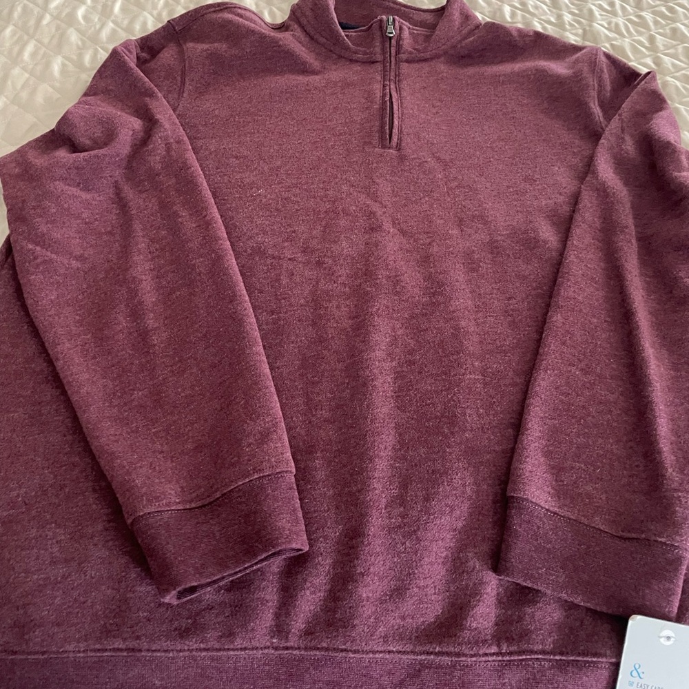 Croft & Barrow Men's Maroon Zip-Up top
XL